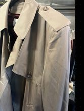 Load image into Gallery viewer, TOWN London Fog Trench , size 42 Short
