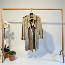 Load image into Gallery viewer, TOWN London Fog Trench , size 42 Short
