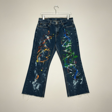 Load image into Gallery viewer, Distressed LEVIS Capri, size 10  #2006
