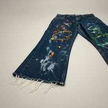 Load image into Gallery viewer, Distressed LEVIS Capri, size 10  #2006
