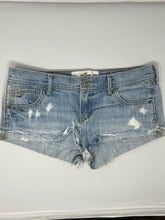 Load image into Gallery viewer, HOLLISTER SHORTS, size 5. #3441
