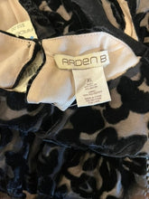 Load image into Gallery viewer, Arden B Top, size XL #132
