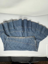 Load image into Gallery viewer, DKNY jean Skirt, size 2  #6058
