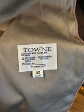 Load image into Gallery viewer, TOWN London Fog Trench , size 42 Short
