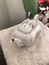 Load image into Gallery viewer, SADLER ENGLAND TEAPOT  #2069
