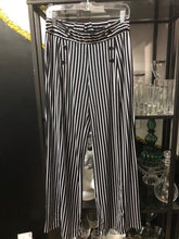 Load image into Gallery viewer, ROBERT LOUIE BOAT PANTS, size M  #1174
