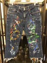 Load image into Gallery viewer, Distressed LEVIS Capri, size 10  #2006

