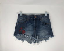 Load image into Gallery viewer, Tinsletown Denim Shorts, size 5/6  #3564
