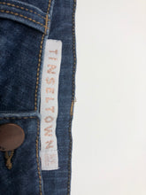 Load image into Gallery viewer, Tinsletown Denim Shorts, size 5/6  #3564
